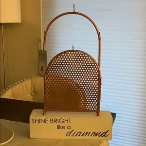 Rose gold jewelry holder